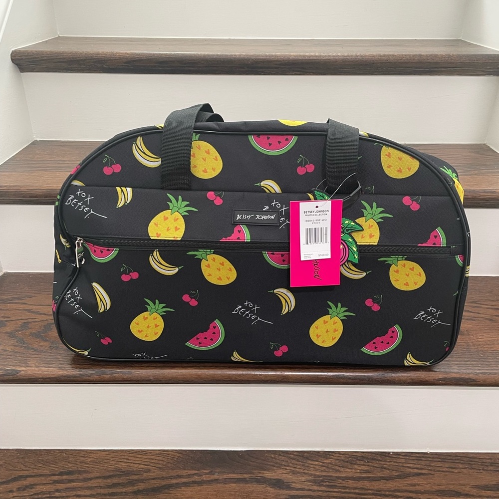 BETSEY JOHNSON 2024 BLACK PINEAPPLE PRINT DUFFLE /